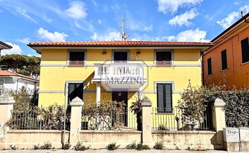 Villa in Tonfano, Pietrasanta, Italy 1