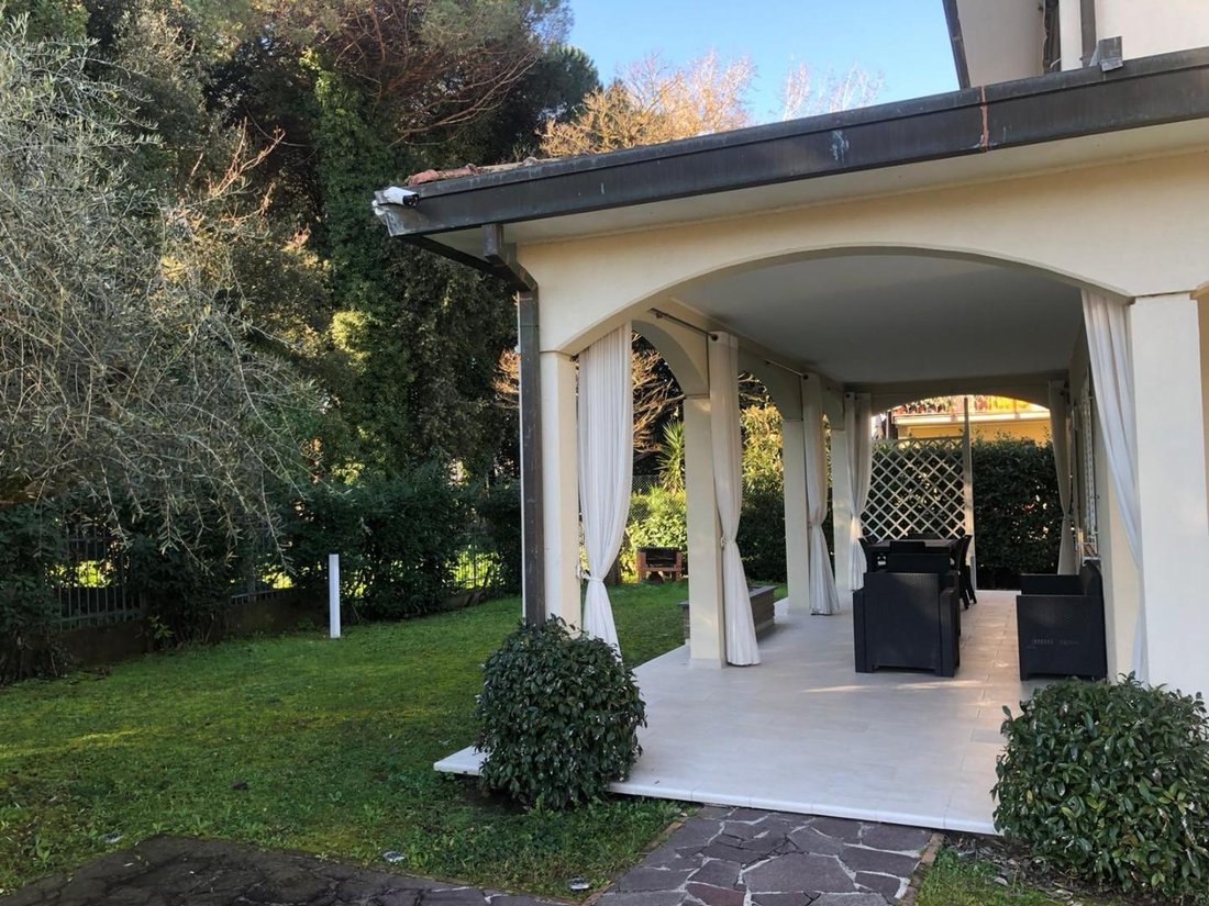 Villa in Ronchi, Massa, Italy 5 - 17294470
