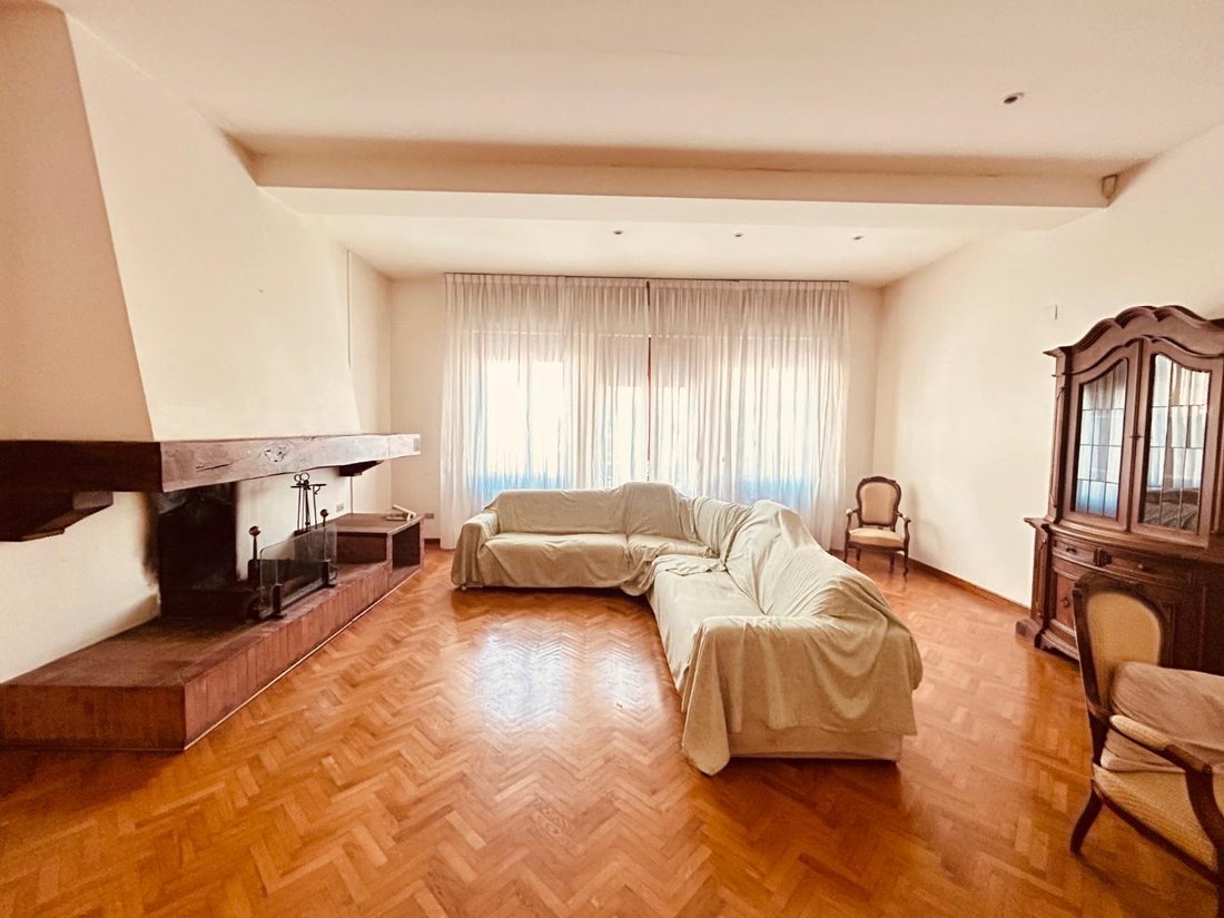 Villa in Near Center, Empoli, Tuscany 2 - 17294395