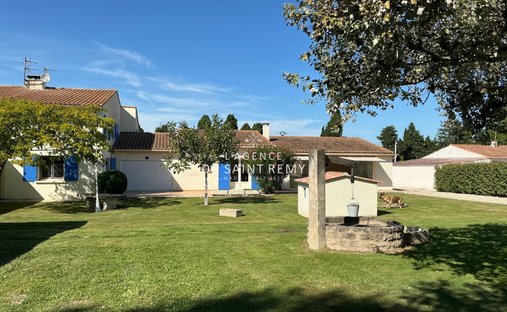 Villa in Saint-Rémy-de-Provence, Provence-Alpes-Côte d'Azur, France 1