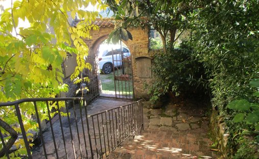 Landhaus in Buti, Toskana, Italien 1