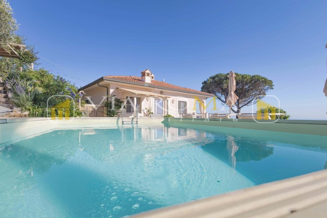 Villa in Pieve a Elici, Massarosa, Tuscany 2 - 17294303