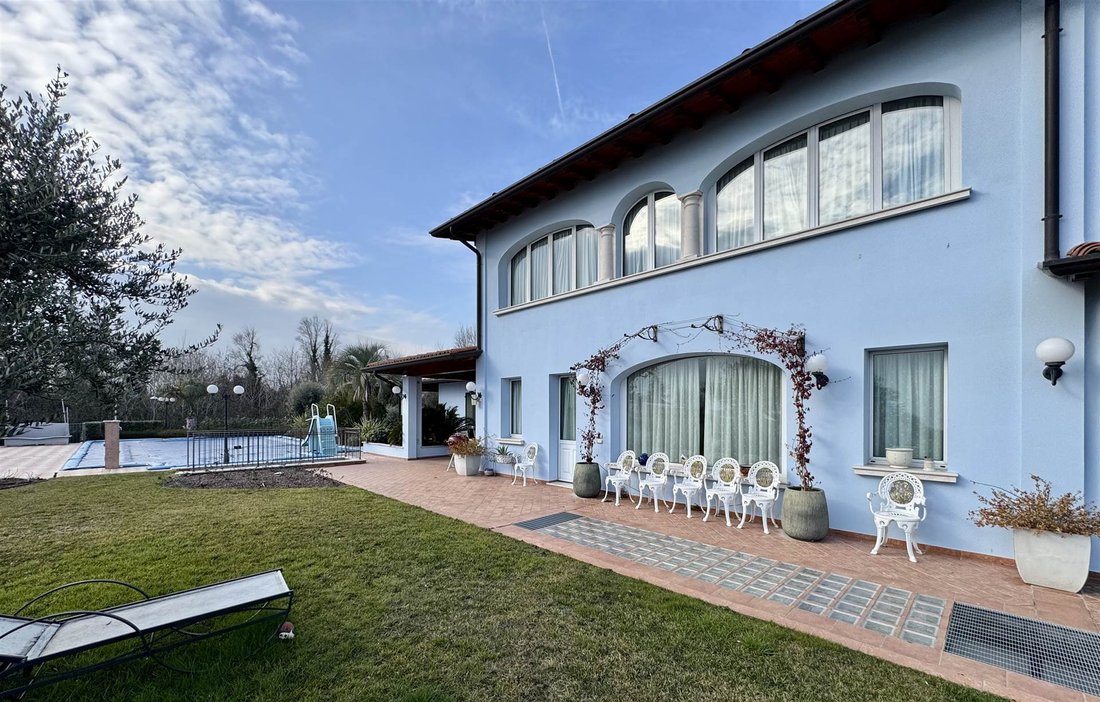 Villa in Moniga del Garda, Lombardy, Italy 4 - 17297938