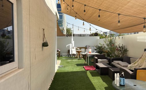 Townhouse in Damac Hills 2, Dubai, United Arab Emirates 1