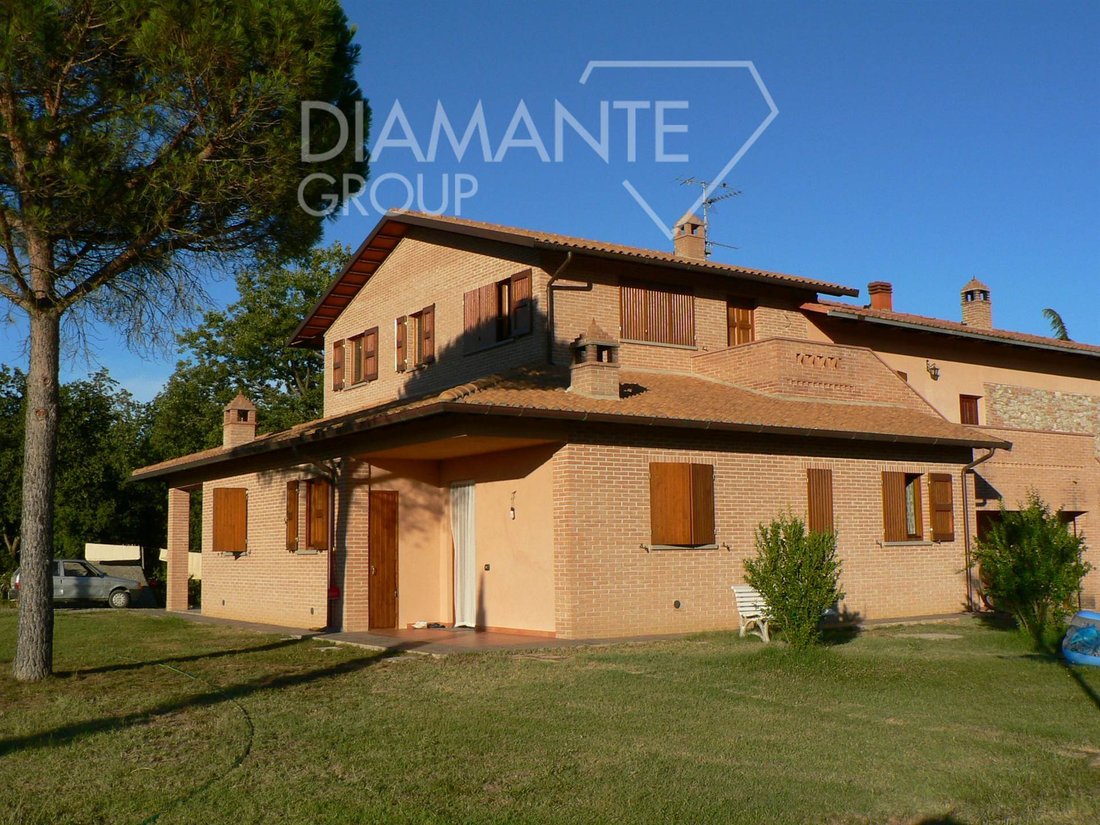 Villa in Castiglione del Lago, Umbria, Italy 2 - 17297933