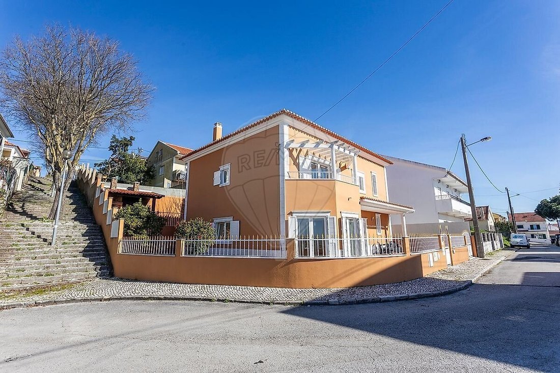 House in Pontinha e Famoes, Lisbon, Portugal 3 - 17299745
