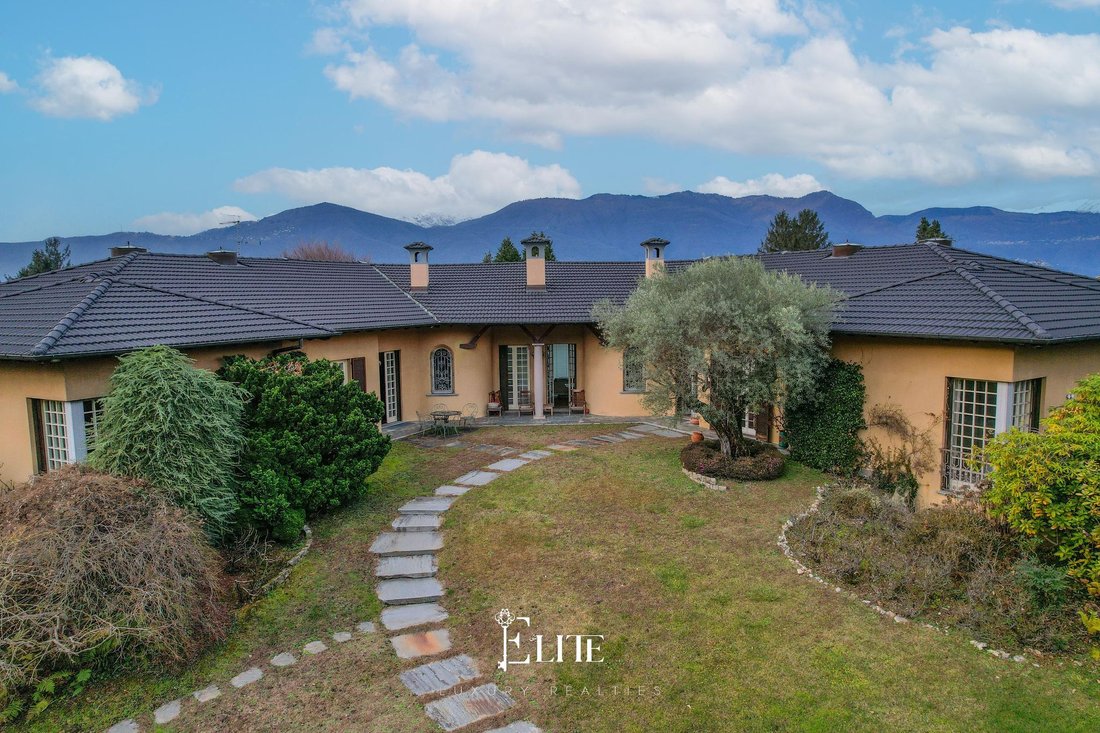 Villa in Porto Valtravaglia, Lombardy, Italy 2 - 17300538
