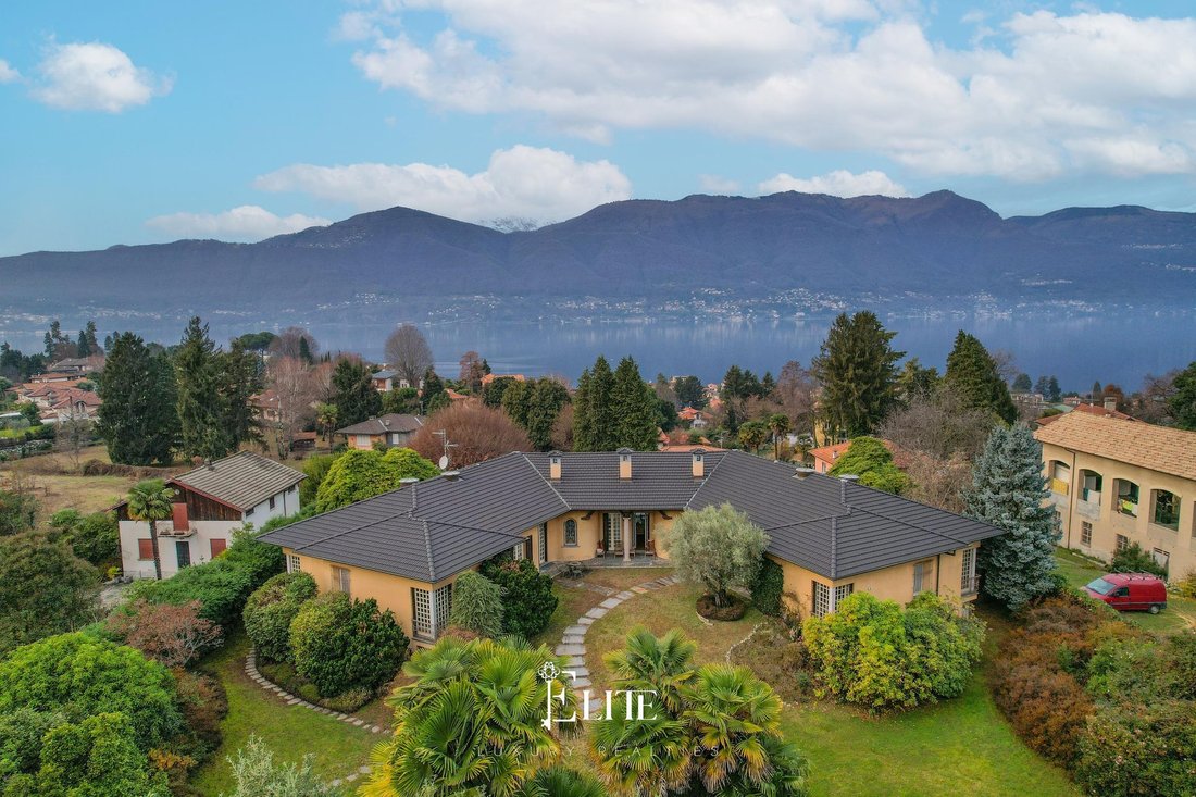 Villa in Porto Valtravaglia, Lombardy, Italy 1 - 17300538
