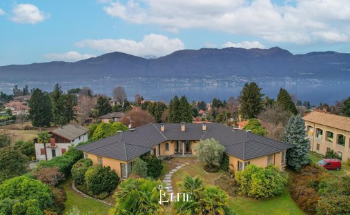 Villa in Porto Valtravaglia, Lombardy, Italy 1