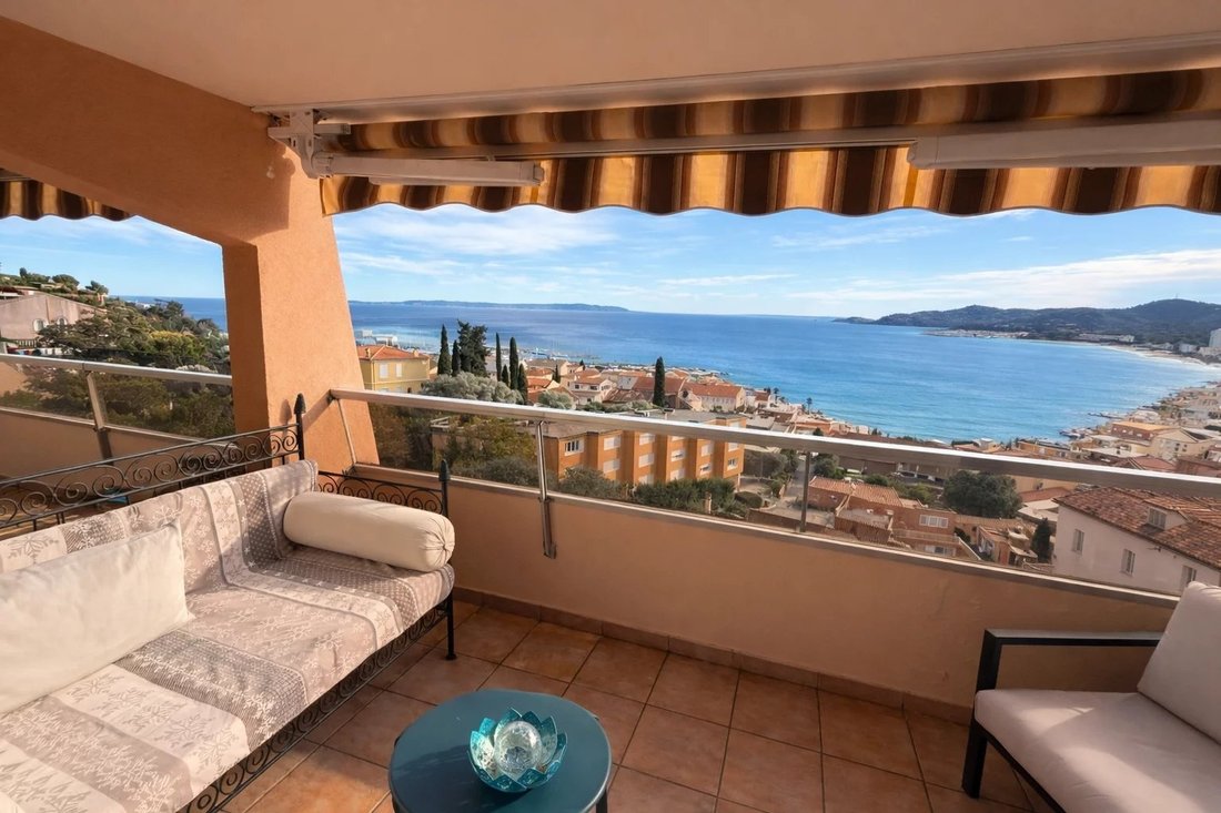 Apartment in Le Lavandou, Provence-Alpes-Côte d'Azur, France 2 - 17300128