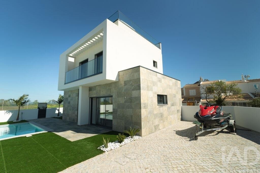 Townhouse in Armacao de Pera, Algarve, Portugal 1 - 16829263