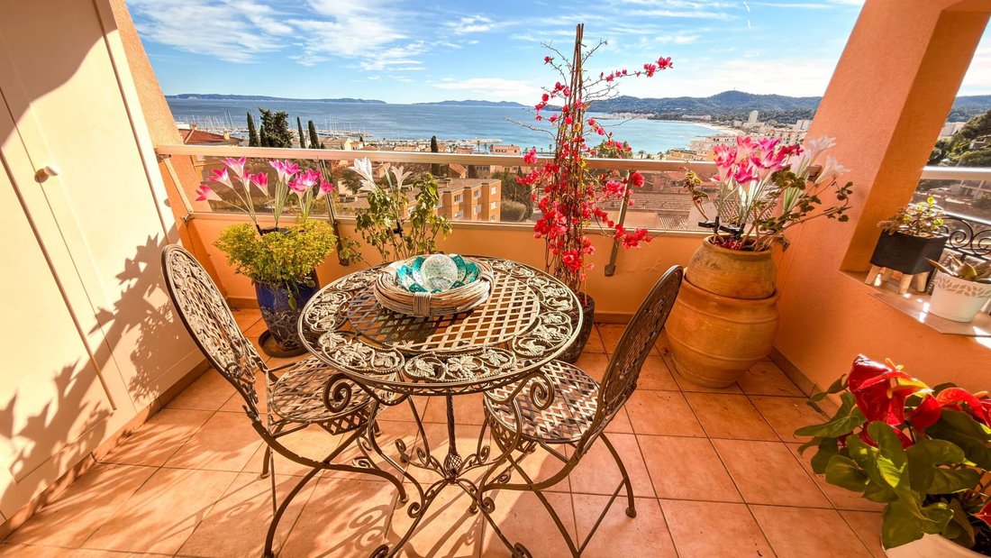 Apartment in Le Lavandou, Provence-Alpes-Côte d'Azur, France 3 - 17300128