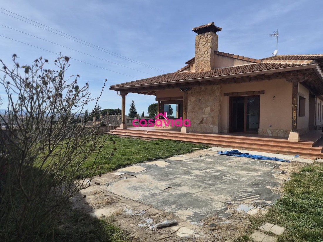 Chalet in La Lastrilla, Castile and Leon, Spain 2 - 17300648