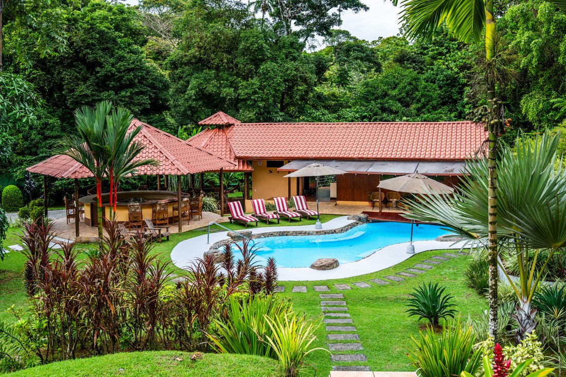 Estate in Dominical, Puntarenas Province, Costa Rica 1 - 17300077