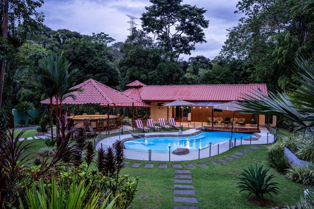 Estate in Dominical, Puntarenas Province, Costa Rica 2 - 17300077