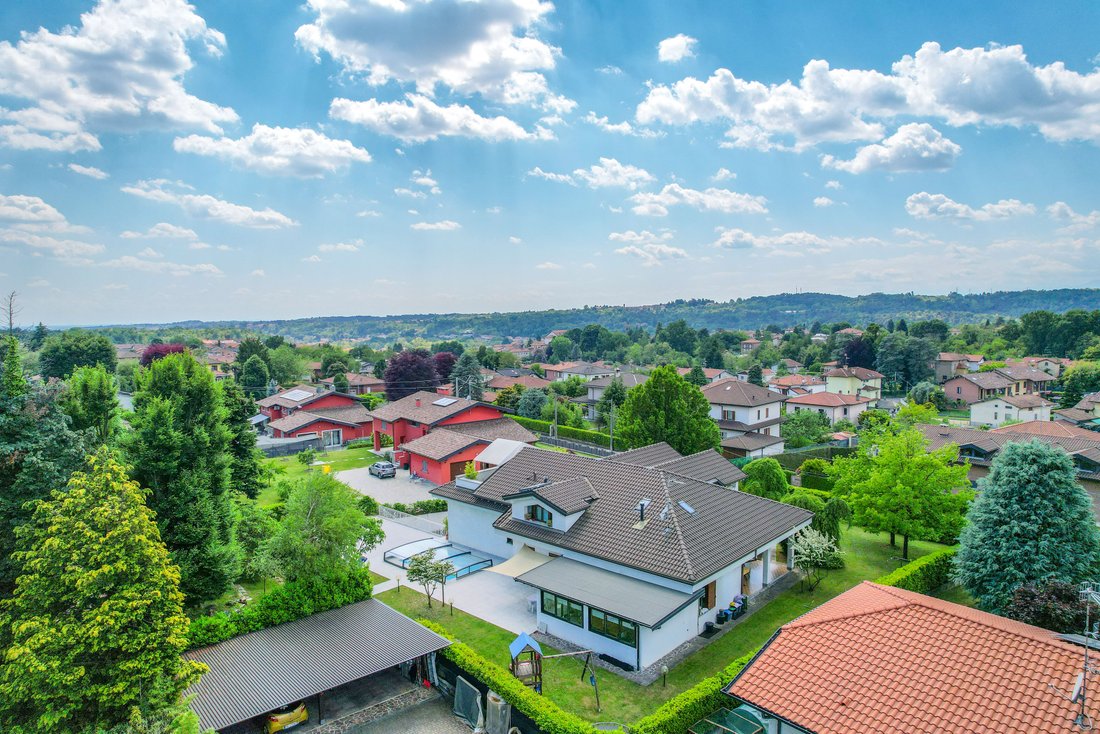 Villa in Castronno, Lombardy, Italy 4 - 17300833