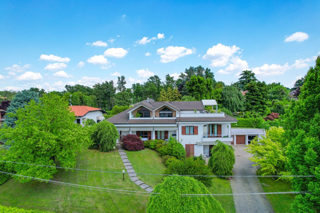 Villa in Castronno, Lombardy, Italy 3 - 17300833