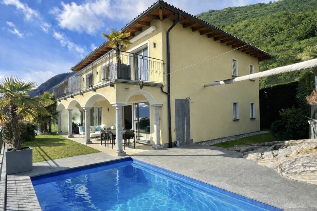 Elegant Semi Detached Villa With 180° Lake View And Private Outdoor Pool