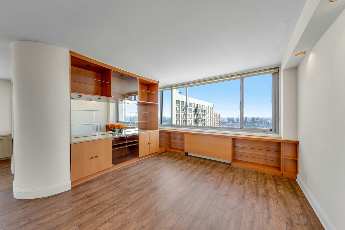Co Op in Fort Lee, New Jersey, United States 3 - 17300932
