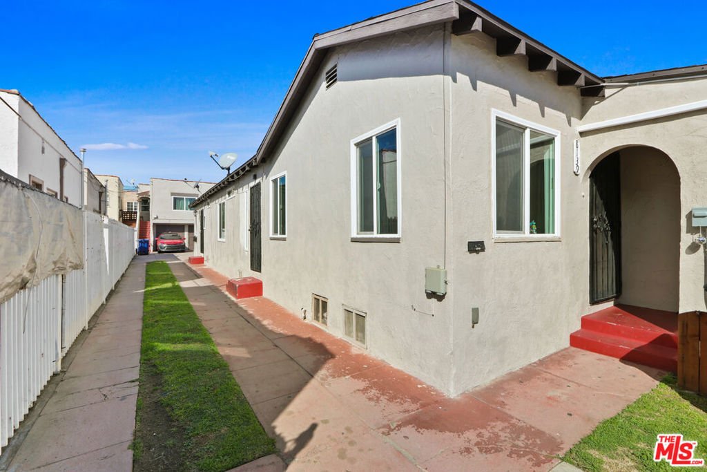 South Gate, California, United States 2 - 17304992