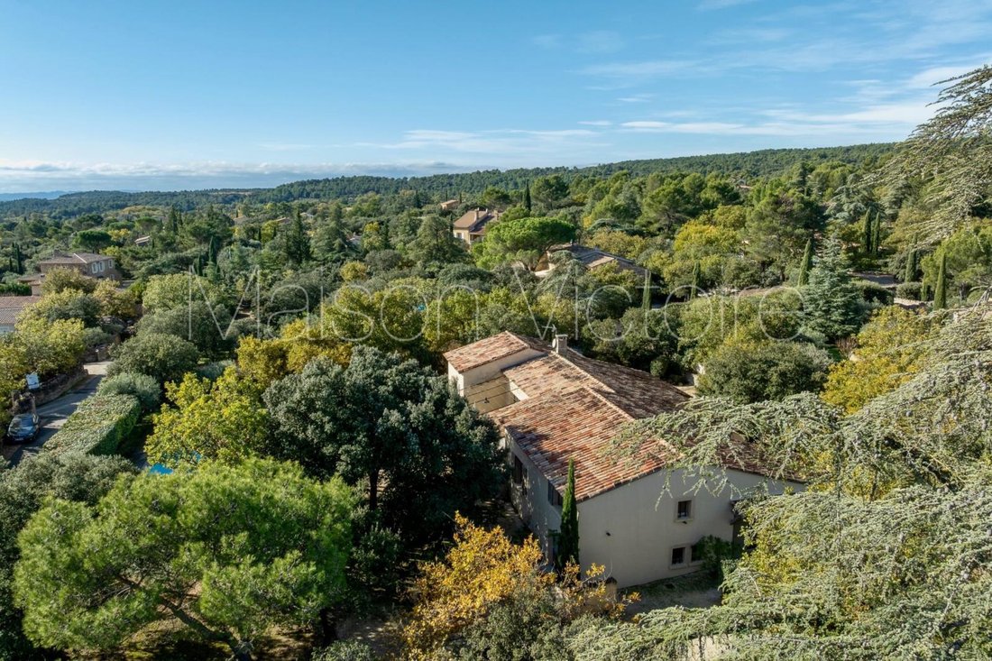 House in Cabrières-d'Avignon, Provence-Alpes-Côte d'Azur, France 1 - 17303052
