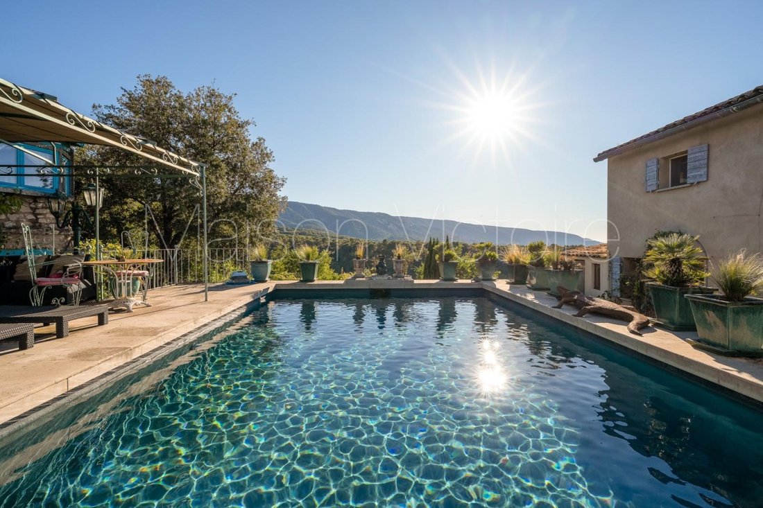 House in Ménerbes, Provence-Alpes-Côte d'Azur, France 2 - 17303210