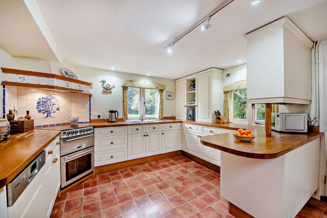House in Cold Ash, England 4 - 17302481