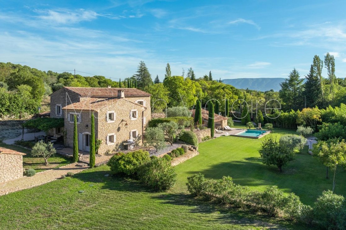 House in Gordes, Provence-Alpes-Côte d'Azur, France 1 - 17303109