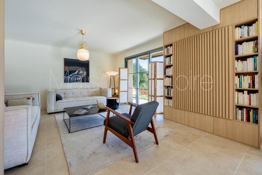 House in Ménerbes, Provence-Alpes-Côte d'Azur, France 4 - 17303216