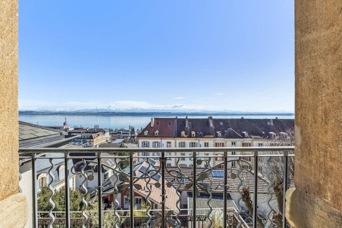 Charming, Light Filled Cocoon Just A Stone's Throw From Neuchâtel Stat