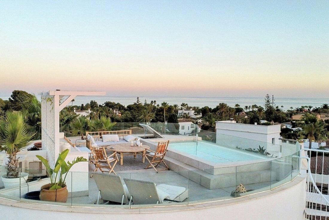Villa in Elviria-Cabopino, Marbella, Spain 1 - 17304096