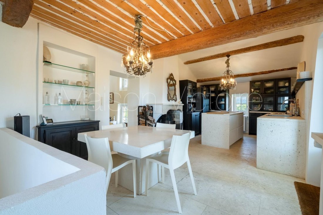House in Ménerbes, Provence-Alpes-Côte d'Azur, France 2 - 17303174