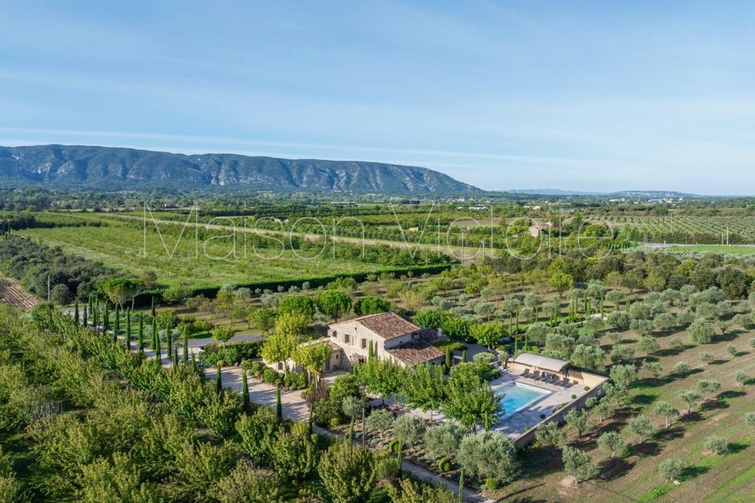House in Gordes, Provence-Alpes-Côte d'Azur, France 1 - 17303101