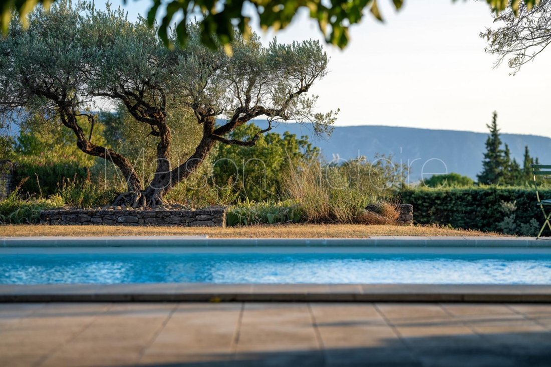 House in Gordes, Provence-Alpes-Côte d'Azur, France 3 - 17303042