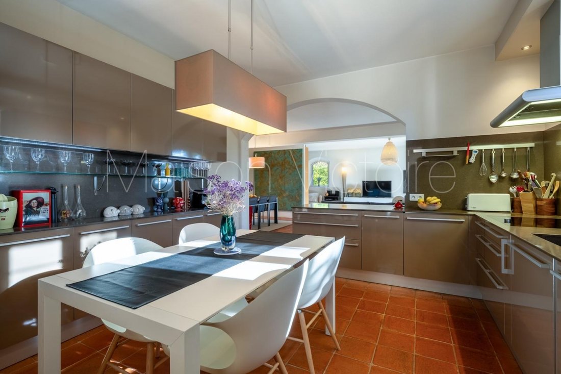 House in Cabrières-d'Avignon, Provence-Alpes-Côte d'Azur, France 4 - 17303162