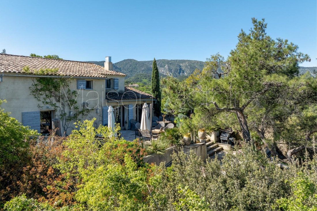 House in Ménerbes, Provence-Alpes-Côte d'Azur, France 1 - 17303210