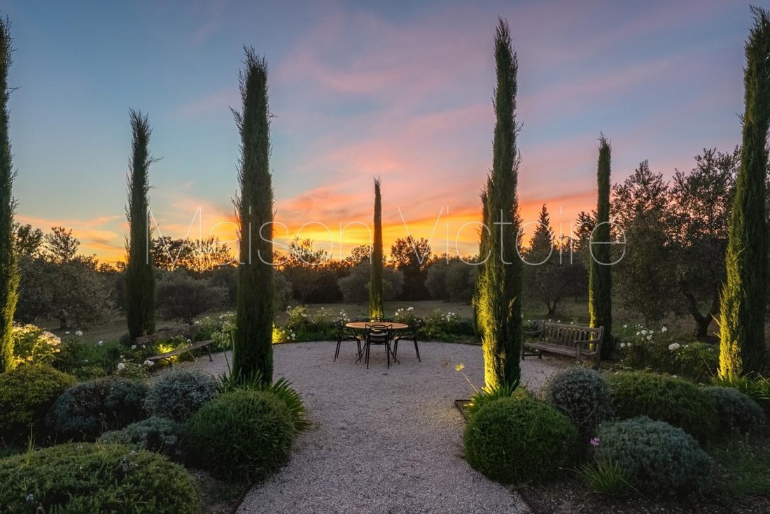 House in Gordes, Provence-Alpes-Côte d'Azur, France 2 - 17303101