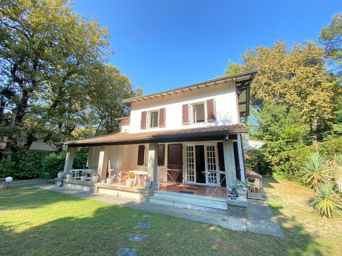Villa in Ronchi, Massa, Italy 2 - 17304441