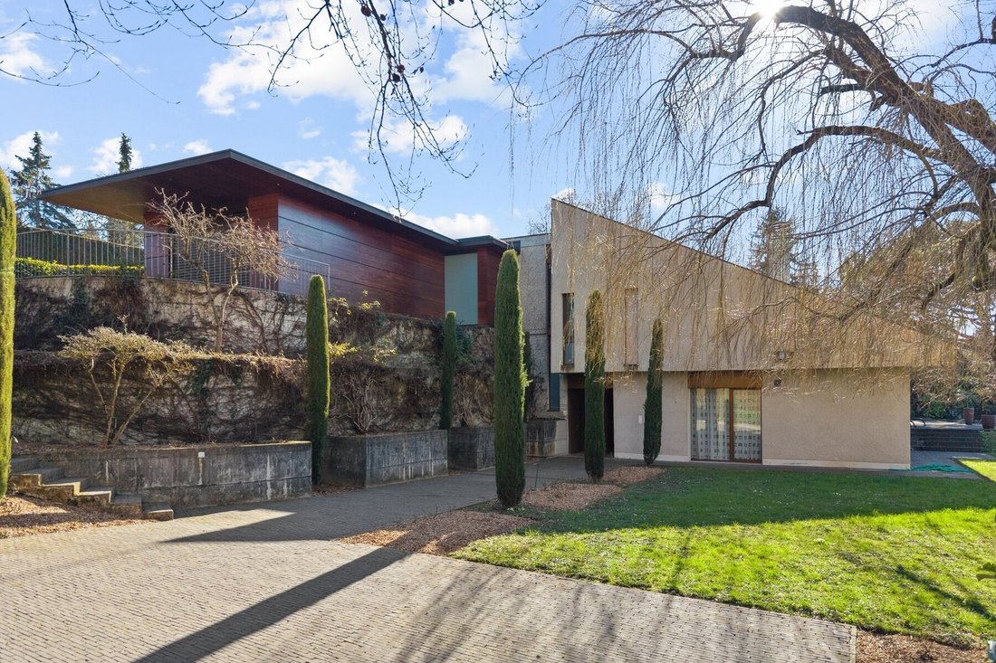 Beautiful Property And Lake View