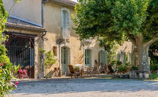 House in Nevons-route d'Apt, L'Isle-sur-la-Sorgue, France 1
