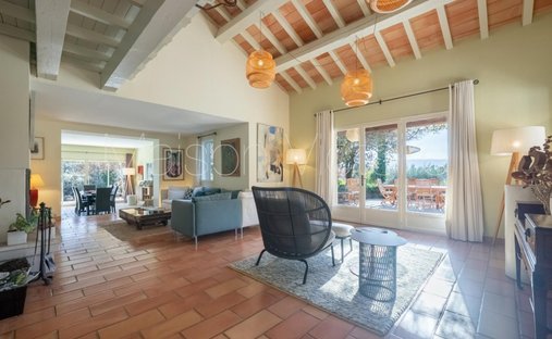House in Cabrières-d'Avignon, Provence-Alpes-Côte d'Azur, France 1
