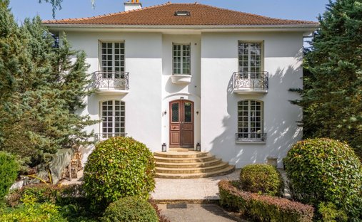 Maison à Divonne-les-Bains, Auvergne-Rhône-Alpes, France 1