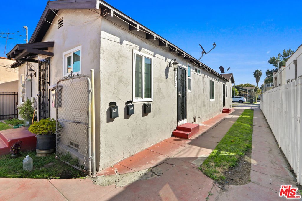 South Gate, California, United States 3 - 17304992