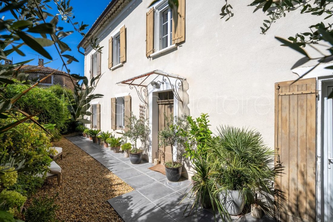 House in Gordes, Provence-Alpes-Côte d'Azur, France 2 - 17303141