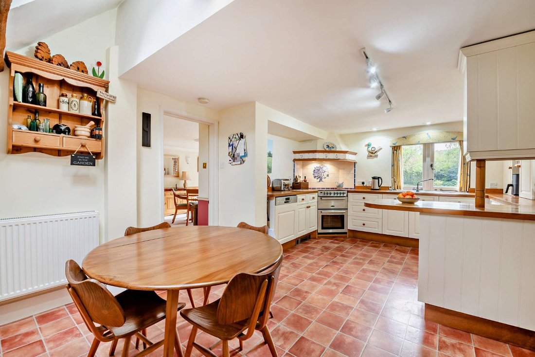 House in Cold Ash, England 3 - 17302481