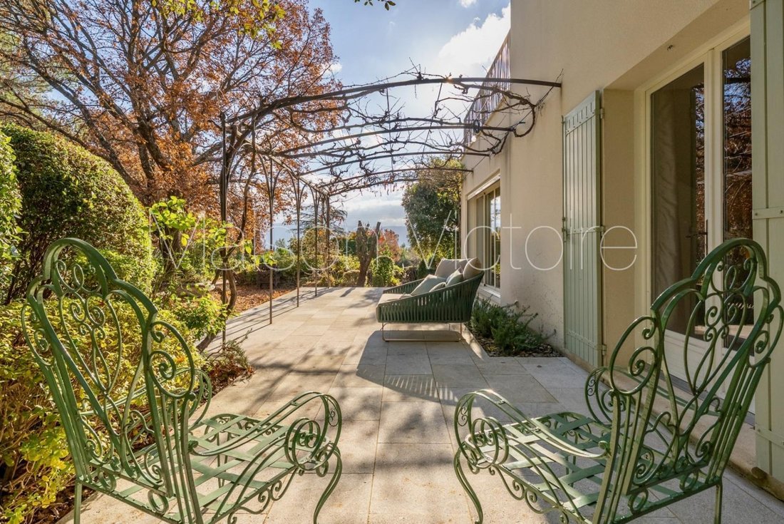 House in Cabrières-d'Avignon, Provence-Alpes-Côte d'Azur, France 2 - 17303158