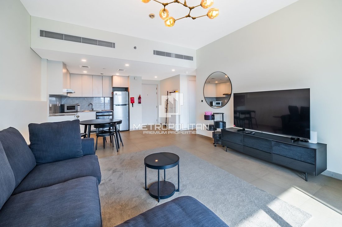 Apartment in Umm Suqeim, Dubai, United Arab Emirates 2 - 17303443