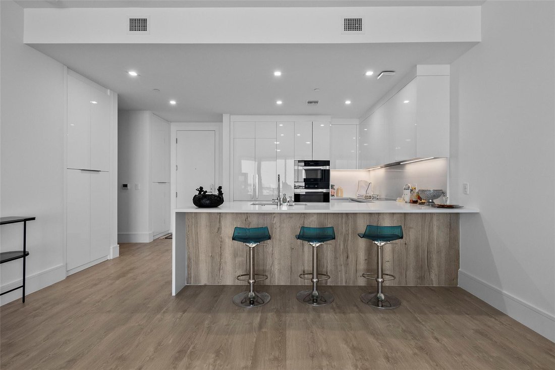Condo in Lake Park, Florida, United States 4 - 17302115