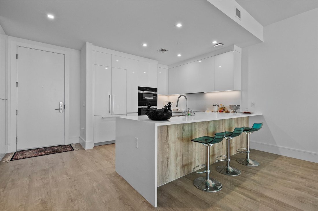 Condo in Lake Park, Florida, United States 1 - 17302115