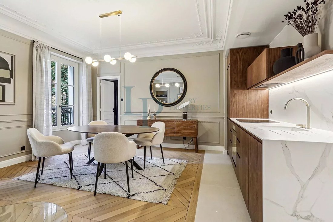 Apartment in Saint Philippe du Roule, Paris 8e Arrondissement, Paris 5 - 17302728